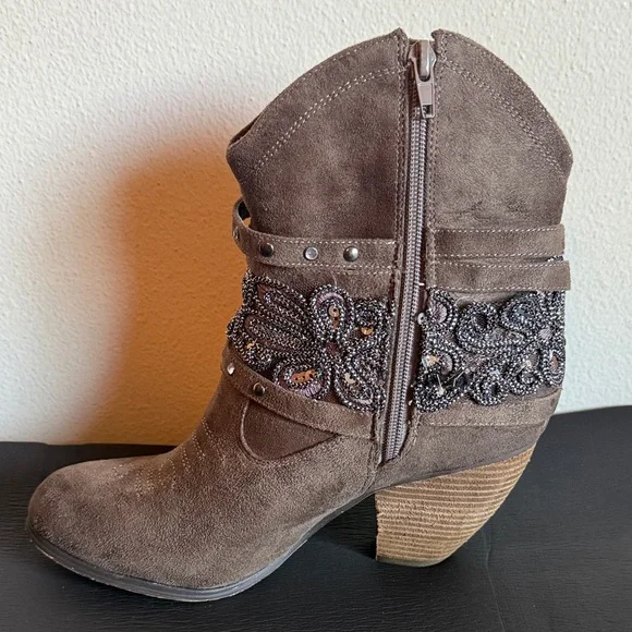 Not Rated Sz 8.5 Embellished Taupe Ankle Boots - Picture 6 of 9